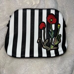 ✨ Black and White Floral Embroidered Make-up Bag